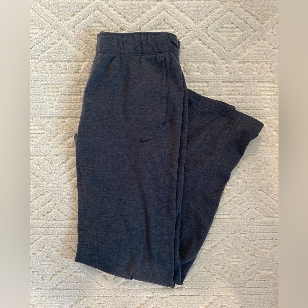 Nike Womens Gray sweatpants, Therma-Fit, Size Small